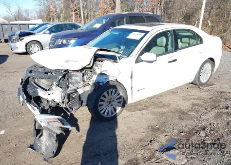 2010 Ford Fusion Hybrid z USA, uszkodzony, nr VIN 3FADP0L30AR307632
